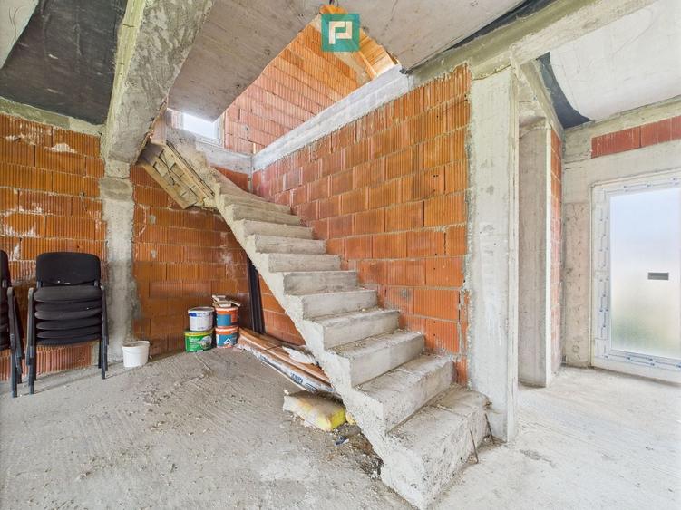 Casă individuală cu 5 camere cu Canalizare în Săcălaz