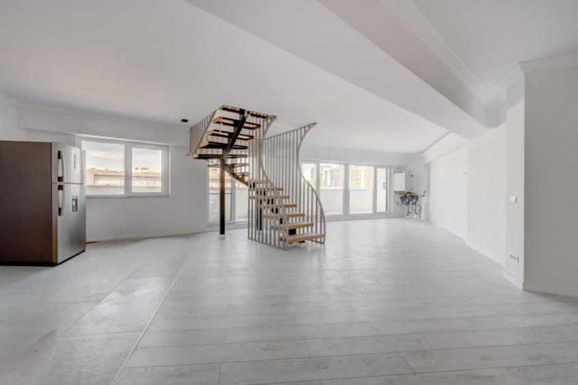 Apartament cu 5 camere decomandat în Timpuri Noi
