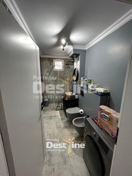 Apartament cu 3 camere semidecomandat în Central