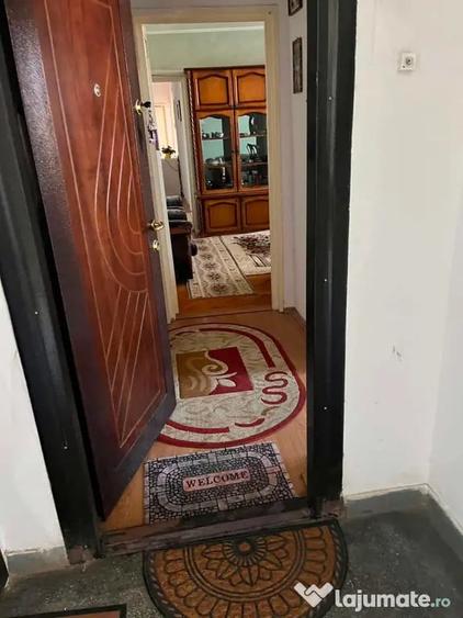 Apartament cu 4 camere semidecomandat în Crihala
