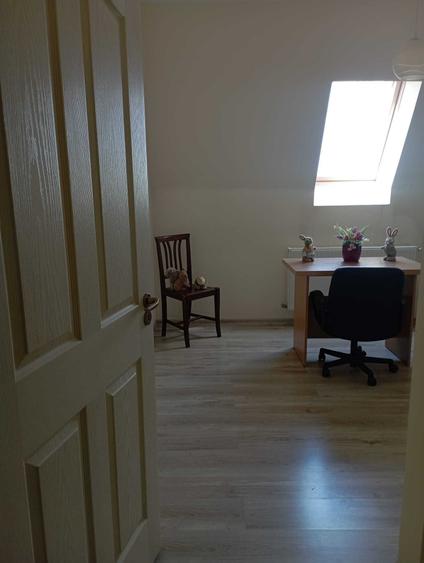 Apartament cu 3 camere decomandat în Zăvoi