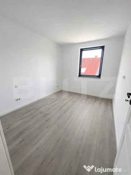 Apartament cu 3 camere semidecomandat în Centura