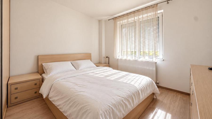 Apartament cu 3 camere semidecomandat, mobilat în Mihai Bravu
