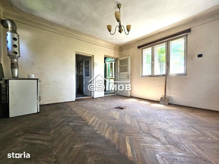 Casă cu 4 camere cu Teren 995 Mp în Ulmi