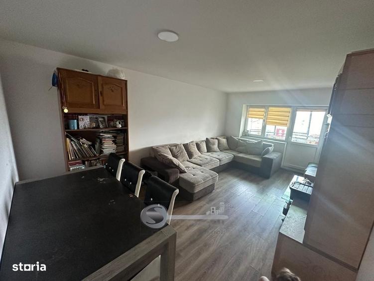 Apartament cu 4 camere decomandat în Nicolina