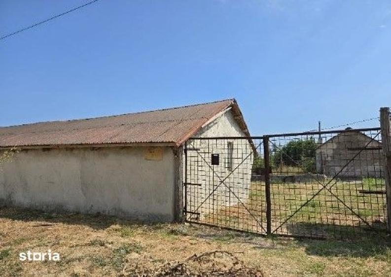 Casă cu 2 camere cu Teren 1722 Mp în Corbu