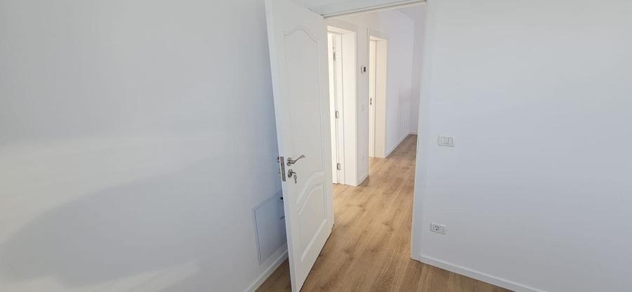 Duplex cu 4 camere cu Canalizare în Ipotești
