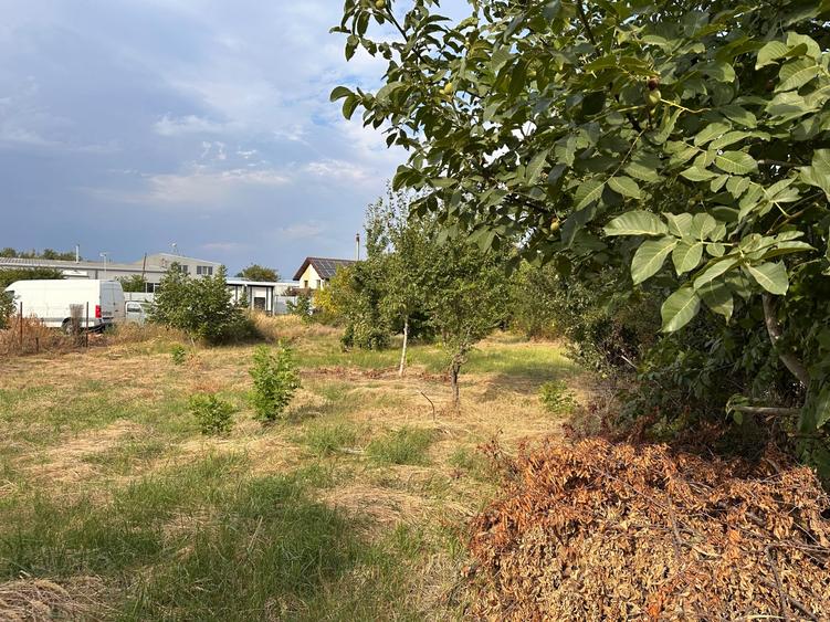 Teren Construcții intravilan de 940 mp, în Sud