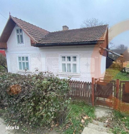 Casă cu 3 camere cu Teren 714 Mp în Siret