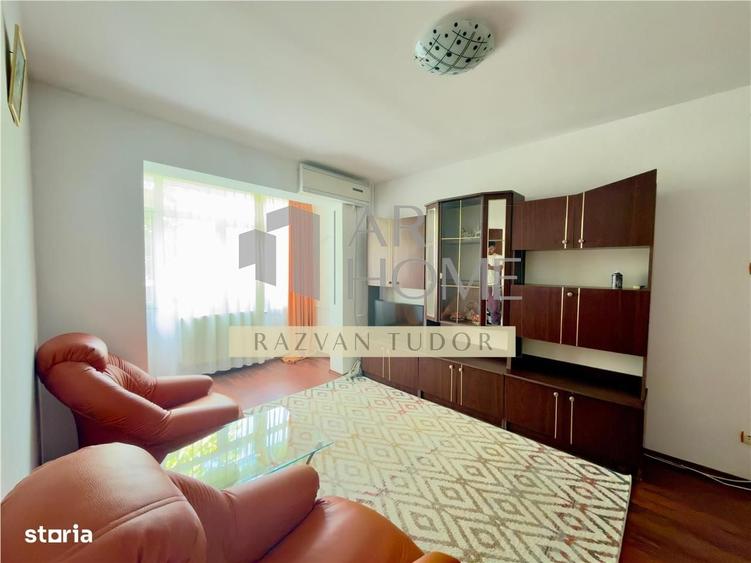 Apartament cu 3 camere semidecomandat în Mihai Bravu