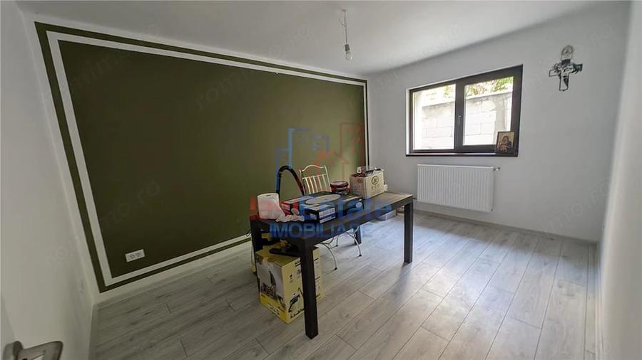 Casă cu 5 camere cu Teren 600 Mp în Filiași