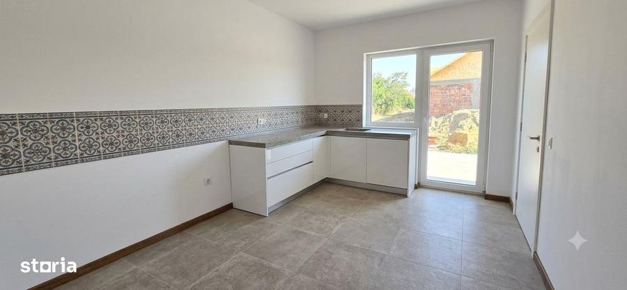 Casă cu 3 camere în Clinceni
