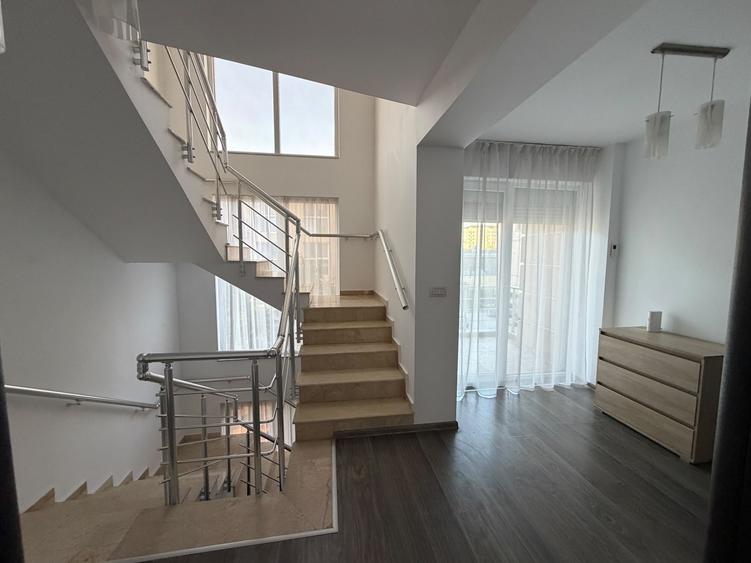 Duplex cu 5 camere cu Canalizare în Chiajna