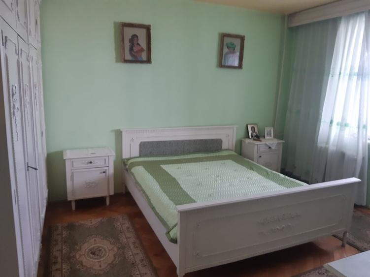 Apartament cu 3 camere decomandat în Cantemir