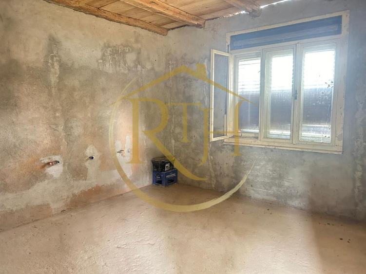 Casă individuală cu 6 camere cu Canalizare în Balinț