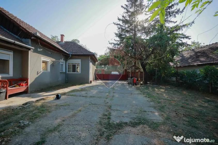 Casă cu 4 camere cu Teren 620 Mp în Santăul Mare