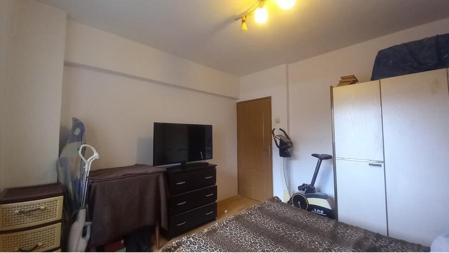 Apartament cu 4 camere semidecomandat în Brâncoveanu
