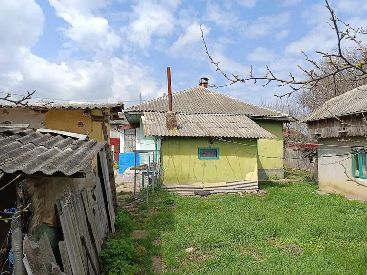 Casă cu 4 camere cu Teren 3045 Mp în Oțeleni