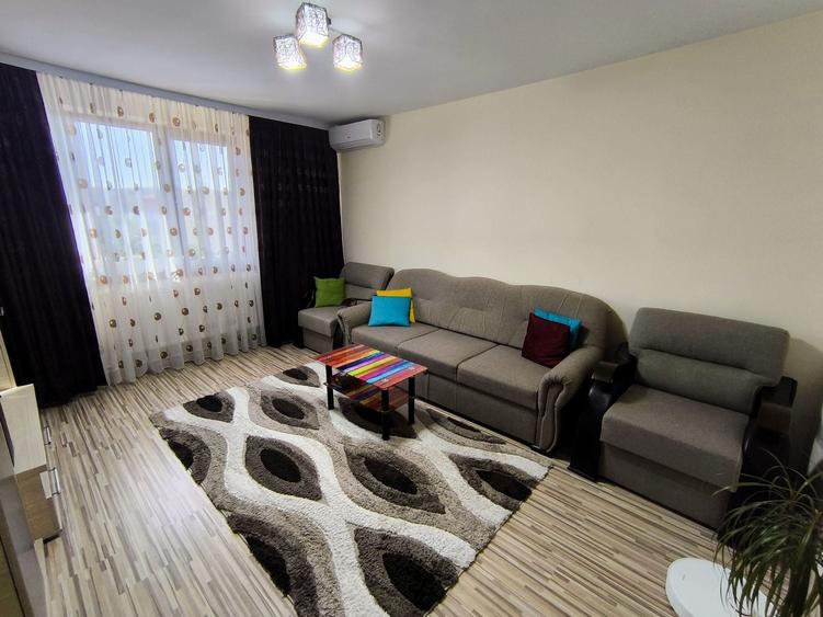 Apartament cu 3 camere semidecomandat în Central