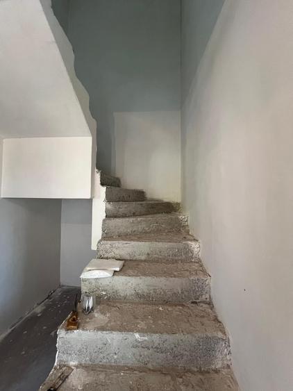 Duplex cu 3 camere cu Canalizare în Est