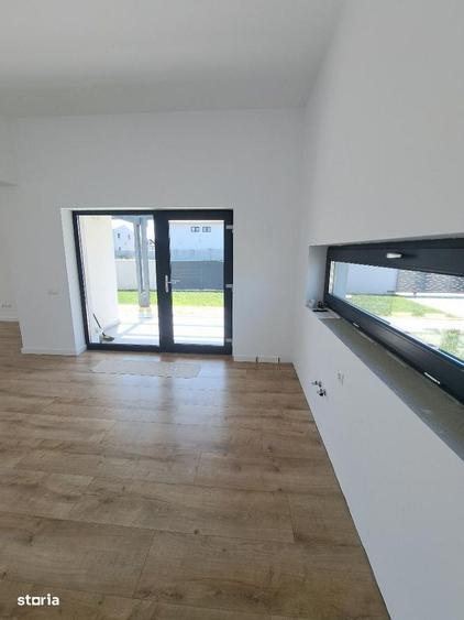 Casă cu 3 camere cu Teren 474 Mp în Micești