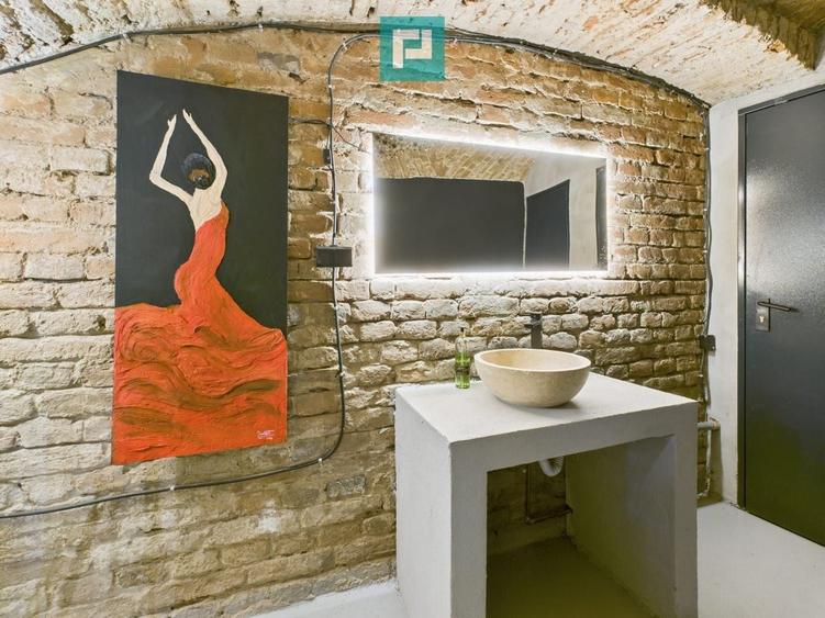 Apartament cu 2 camere semidecomandat, mobilat în Central