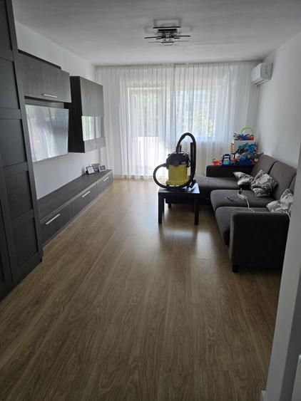 Apartament cu 3 camere decomandat în Nord