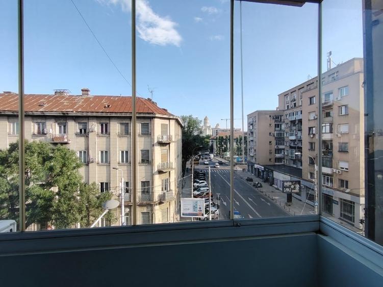 Apartament cu 2 camere semidecomandat, mobilat în Kogălniceanu