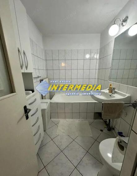 Apartament cu 4 camere decomandat în Cetate