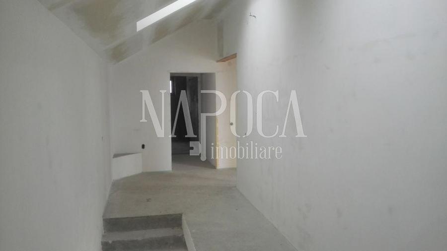 Casă individuală cu 7 camere cu Canalizare în Dâmbul Rotund