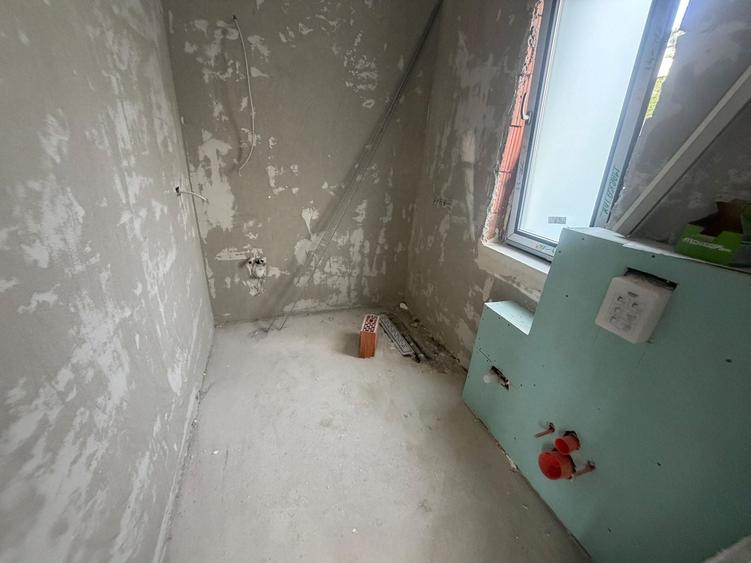 Casă individuală cu 4 camere cu Canalizare în Central