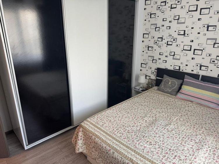 Apartament cu 3 camere decomandat în Drumul Taberei