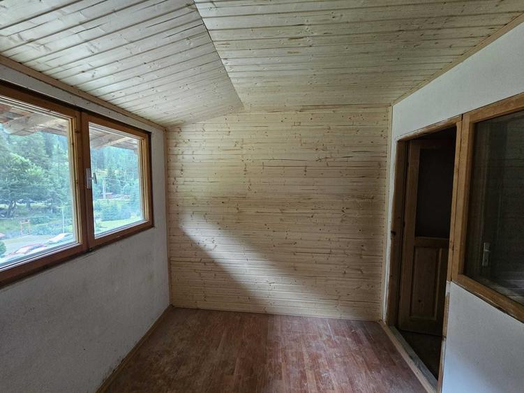 Casă cu 4 camere în Arefu