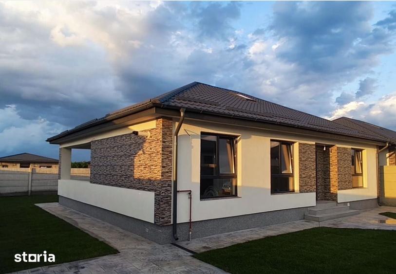 Casă cu 4 camere cu Teren 390 Mp în Joița