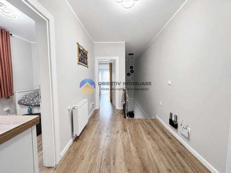 Duplex cu 4 camere cu Canalizare în 1 Mai