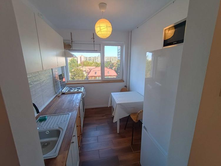 Apartament cu 2 camere semidecomandat în Baba Novac