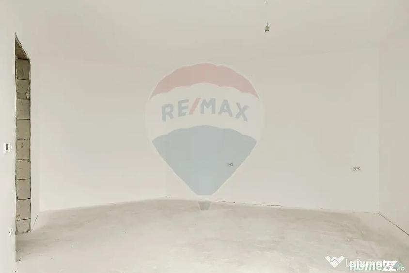 Apartament cu 3 camere semidecomandat în Subcetate