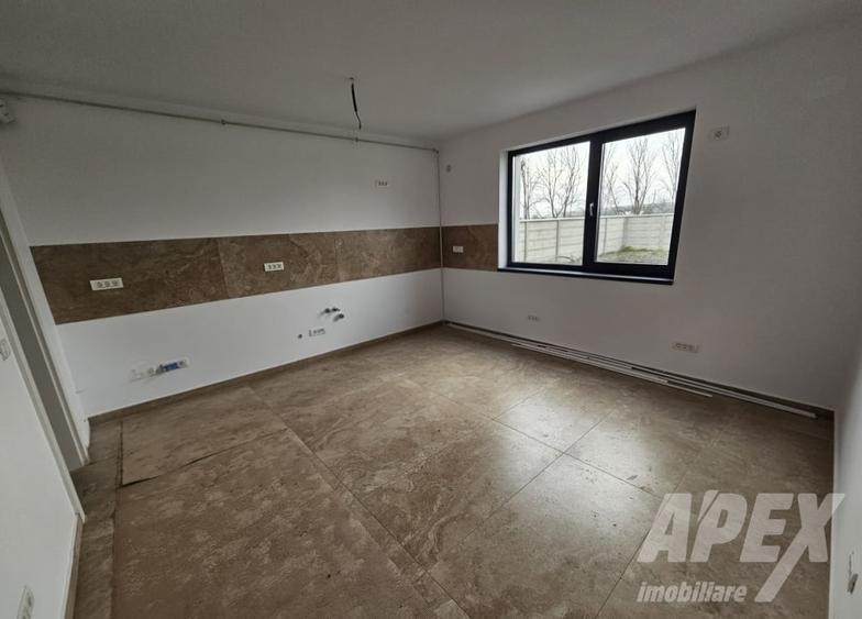 Duplex cu 3 camere cu Canalizare în Central