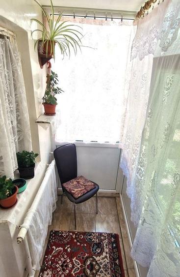 Apartament cu 3 camere semidecomandat în Km 4