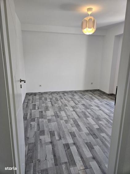 Apartament cu 3 camere semidecomandat în Mogoșoaia