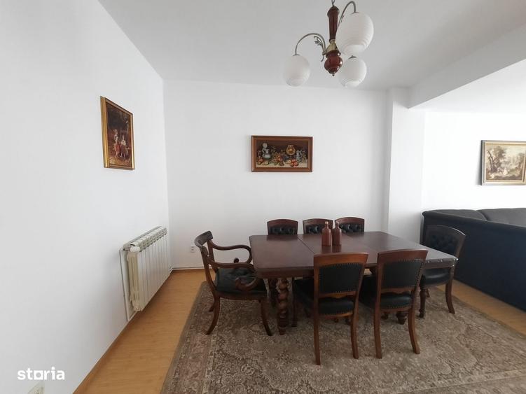 Apartament cu 4 camere decomandat în Central