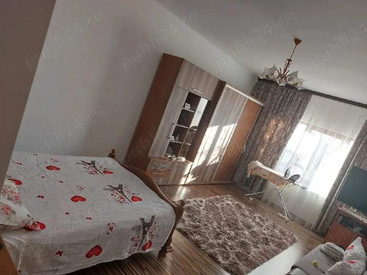 Casă cu 6 camere cu Teren 300 Mp în Central
