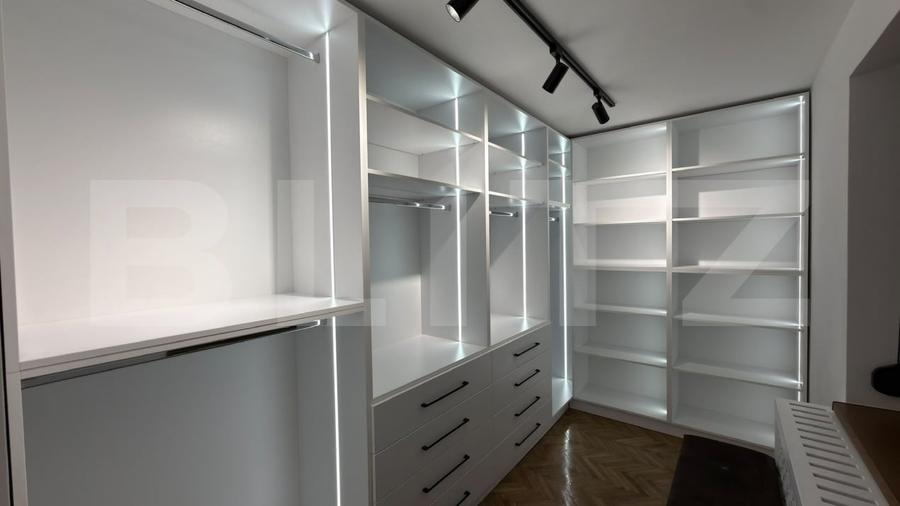 Apartament cu 4 camere decomandat, mobilat în Central