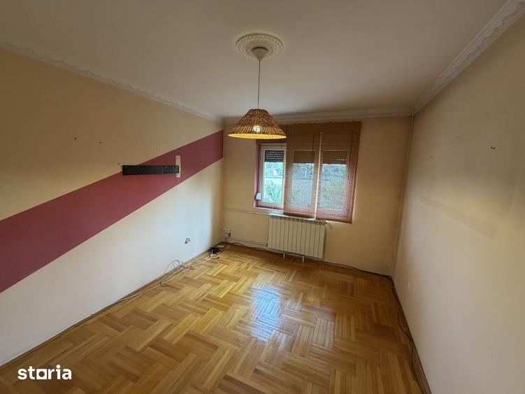 Casă cu 8 camere cu Teren 954 Mp în Andronache