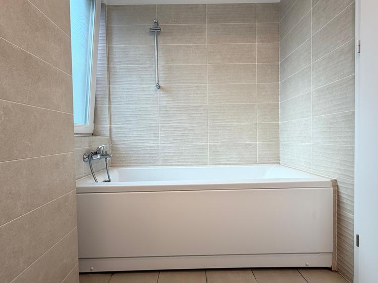 Apartament cu 2 camere decomandat în Girocului