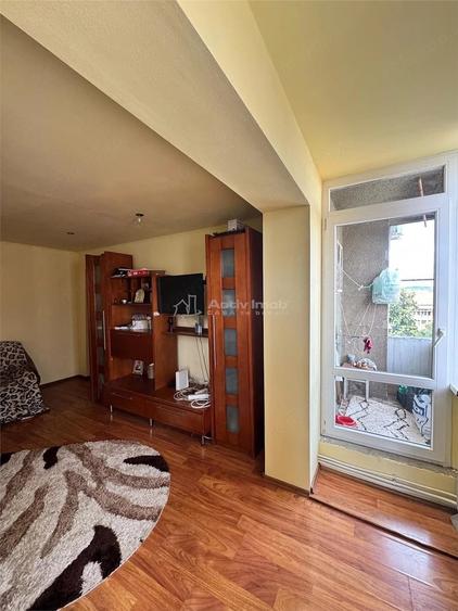 Apartament cu 4 camere decomandat în Gojdu