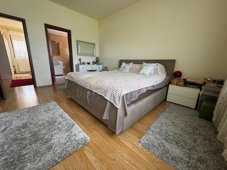 Casă cu 4 camere cu Teren 300 Mp în Glina