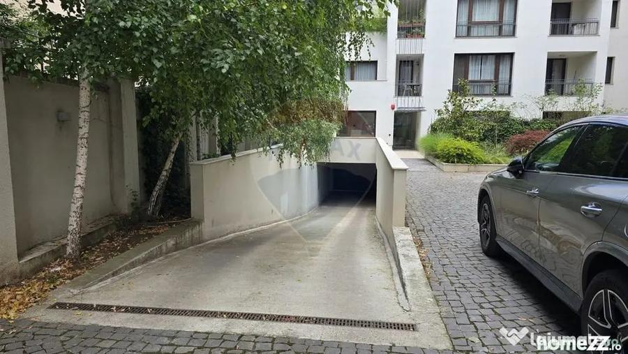 Apartament cu 3 camere semidecomandat în Grădina Icoanei