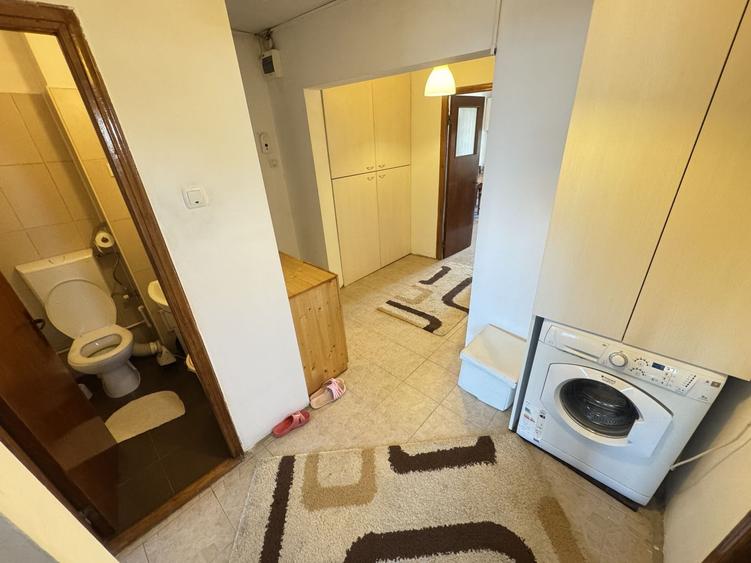 Apartament cu 3 camere decomandat, mobilat în Delfinariu