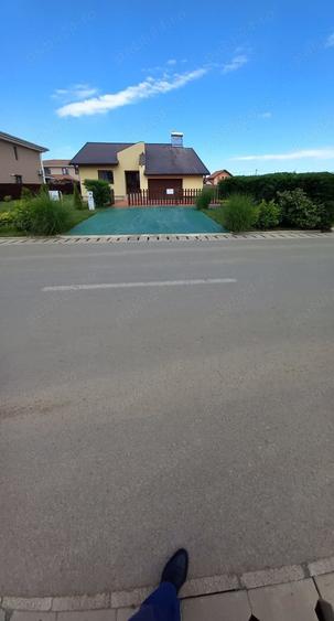 Casă cu 3 camere în Dumbrăvița